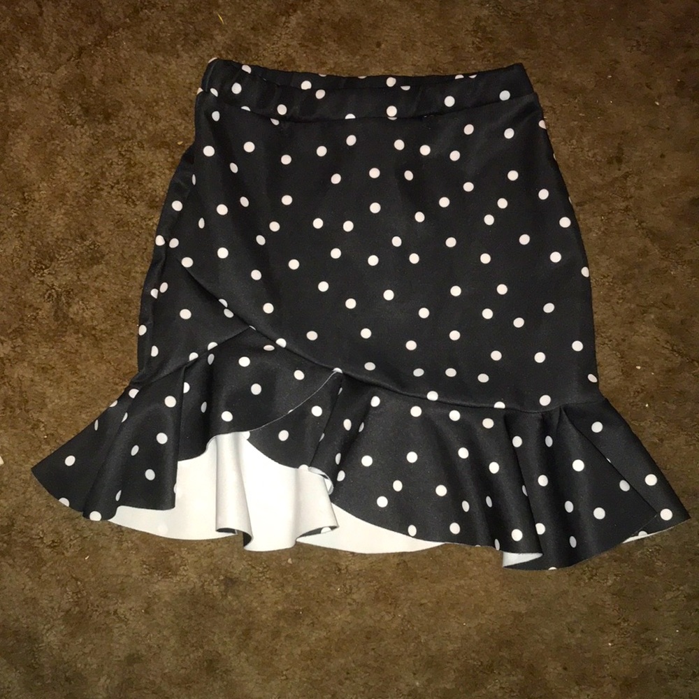 Polka dot ruffled skirt